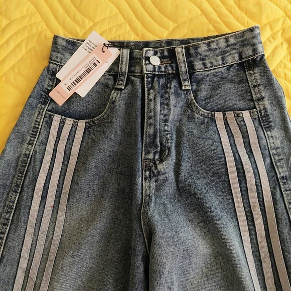 Micas NWT Light Wash Barrel Jeans Size XS - Picture 6 of 8